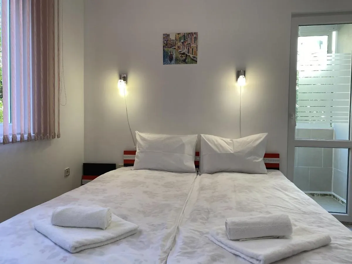 Sea Garden One Bed Apartment Μπουργκάς 0*,